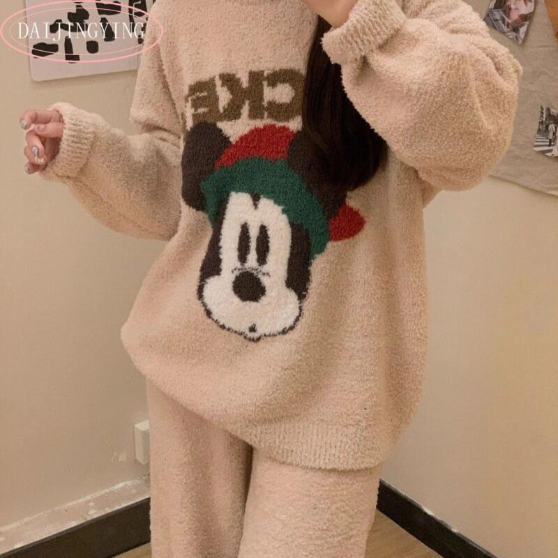 Mickey Mouse Christmas-Themed  - Oversized Crewneck Fleece บทวิจารณ์และราคา